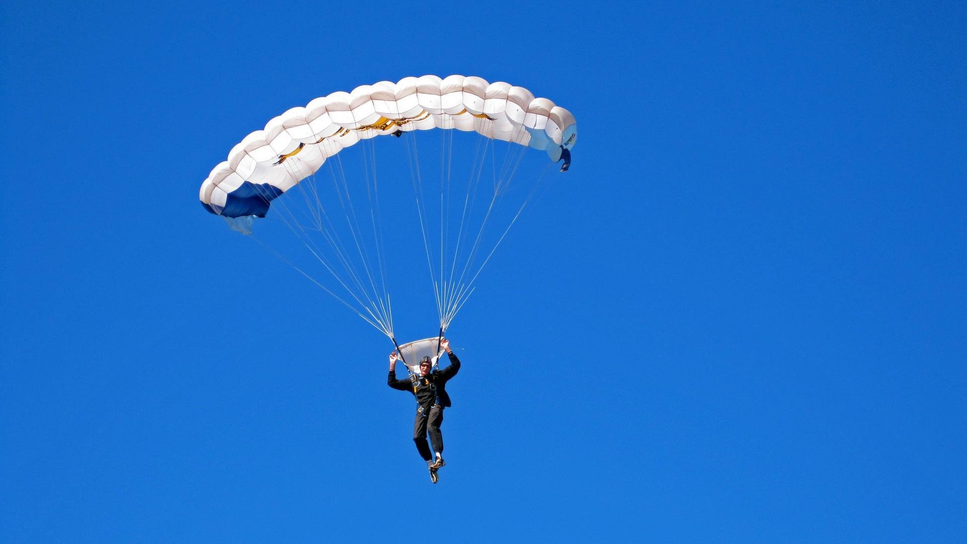 乐鱼体育网页版-_疯狂轮滑嘉年华：趣味与速度共存_，疯狂轮滑老奶奶下载