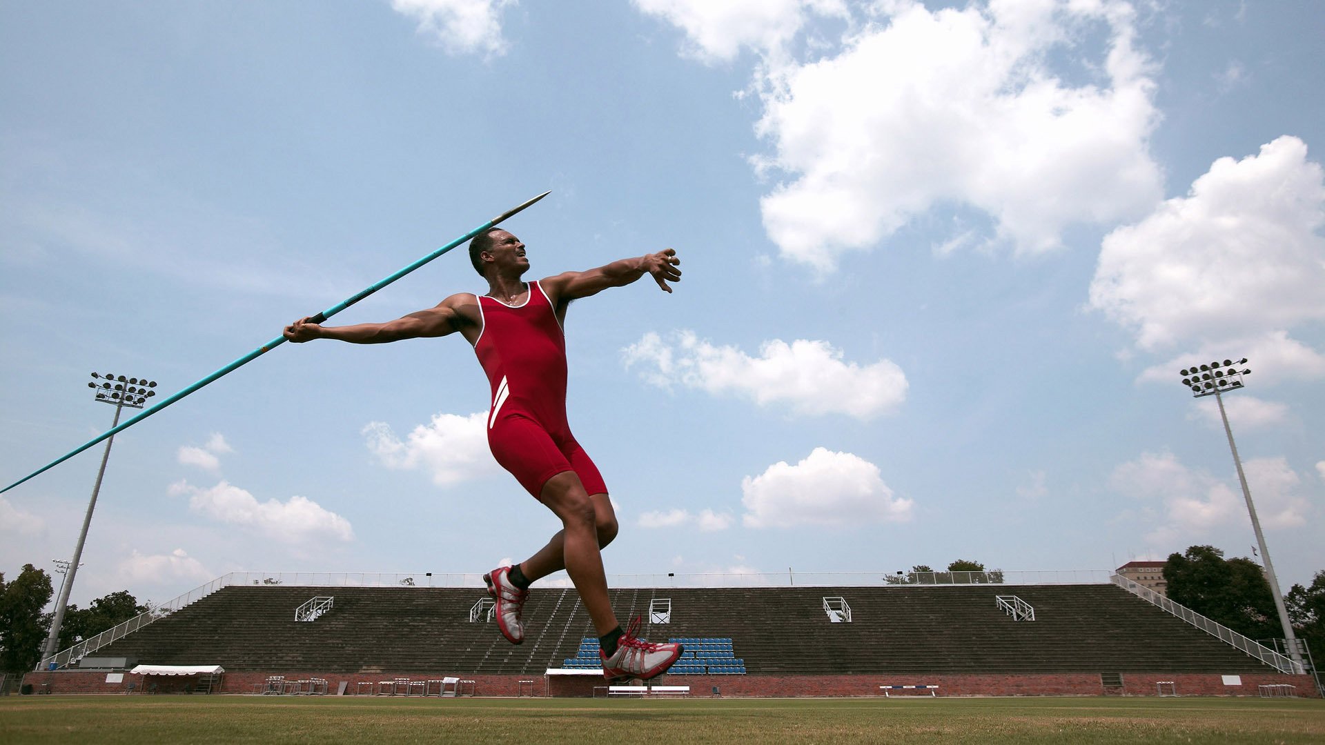 乐鱼体育登录-“荒野猎手：沙漠与森林中的激烈追逐”，荒野 沙漠